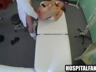Sexy blonda pacient obtinerea inpulit greu de ei medic