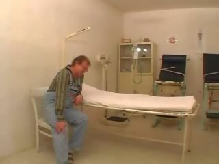 Nmln kusliga gammal buddy blir först klass sjuksköterska: fria smutsiga video- 92
